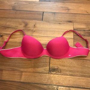 34C Victoria secret bra. Body by Victoria. Demi.